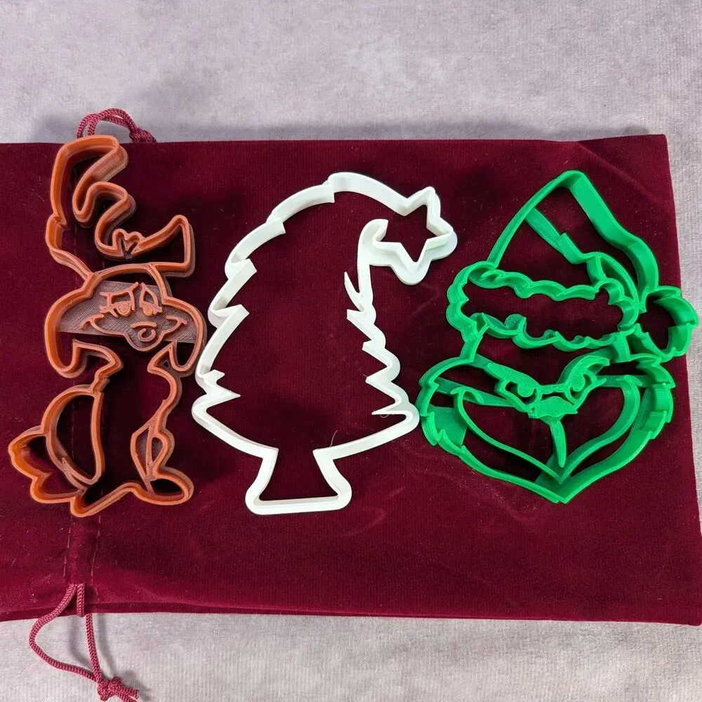 Williams Sonoma The Grinch Christmas Platter in Box with 3D Print Cookie Cutters